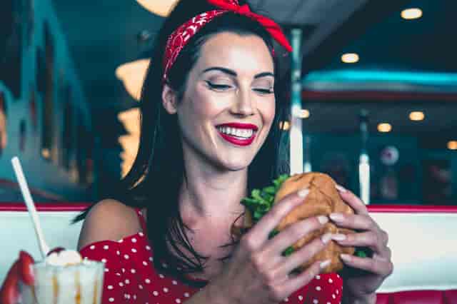 girl with burger