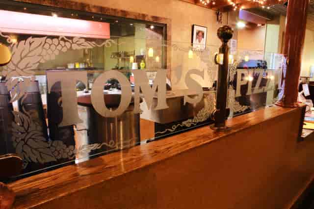toms pizza