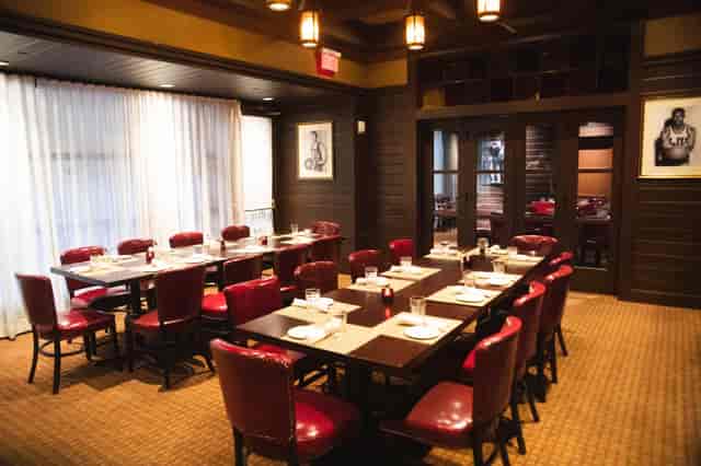 Team Max Tavern Restaurant in Springfield, MA