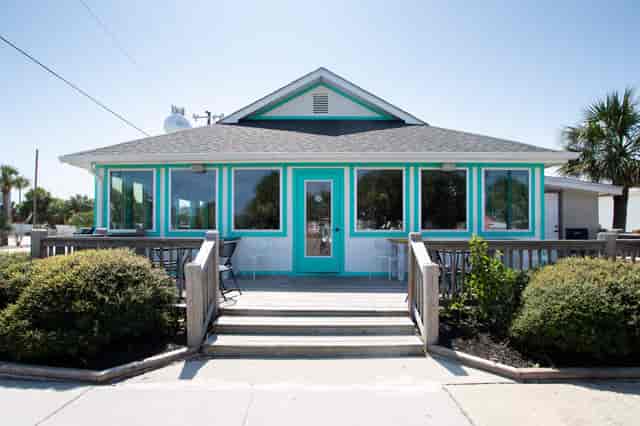 About Salt Island Fish and Beer Restaurant in Tybee Island, GA