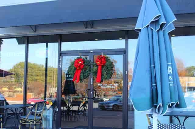 Sandy Springs Henri's Bakery & Deli Restaurant in GA