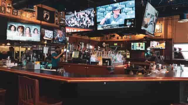 frankie's too interior