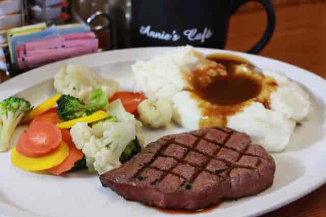 steak, veggies, mashed potatoes