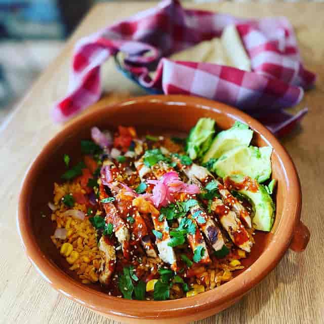 Pollo con Guajillo chili