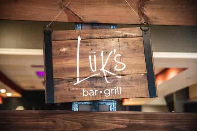 Luk's Bar and Grill