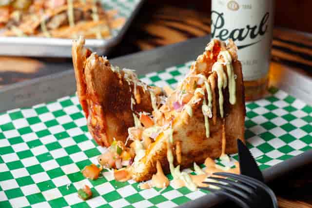 Oak Hills Tavern Bar & Grill in San Antonio, TX