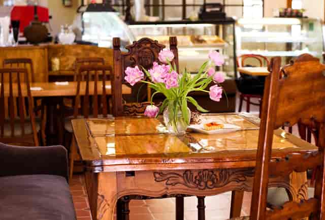 table w flowers
