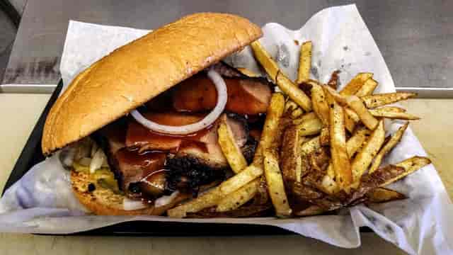 Bbq Sandwich with fries