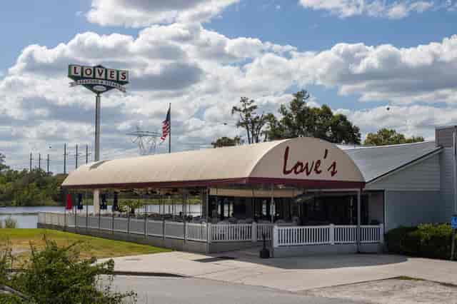 about-love-s-seafood-restaurant-in-savannah-ga