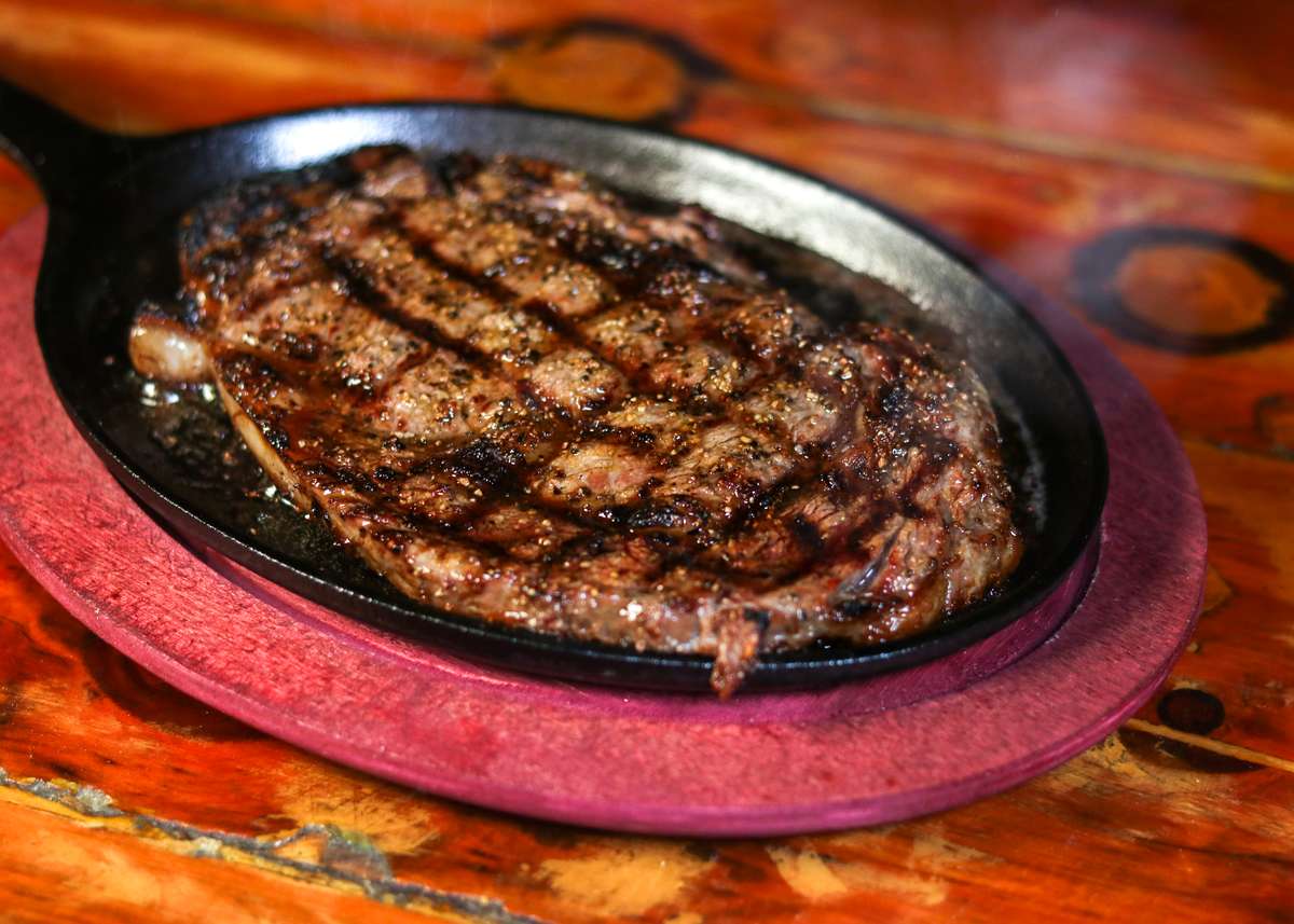 What is a sizzling platter