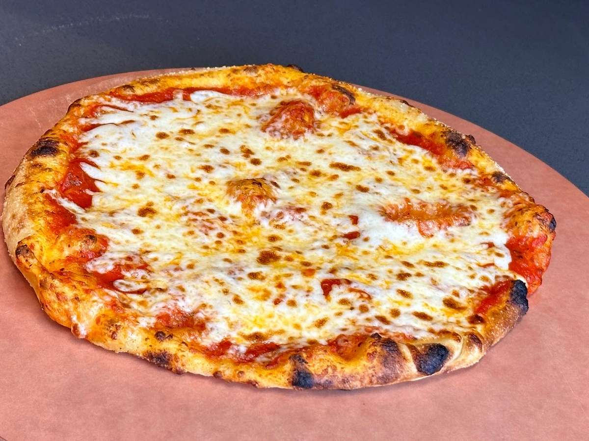 cheesy pizza