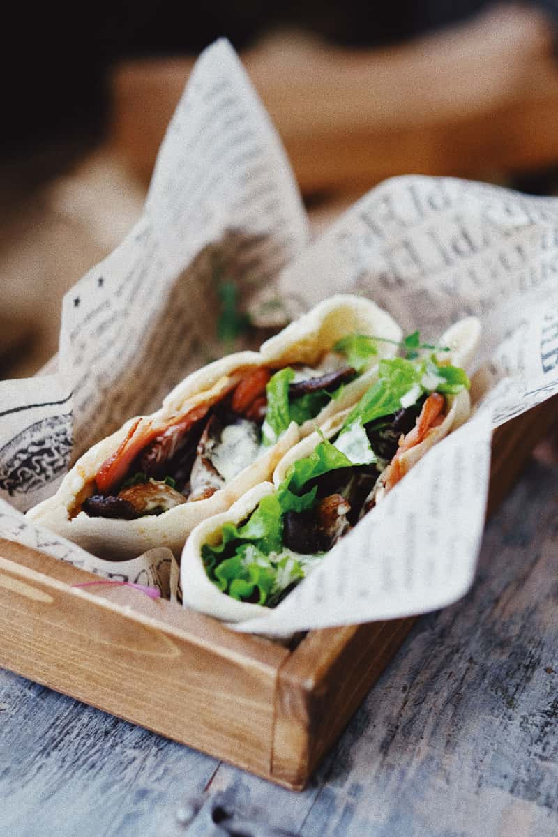 What Are Pita Pockets? A Simple Guide Before Ordering 🌿