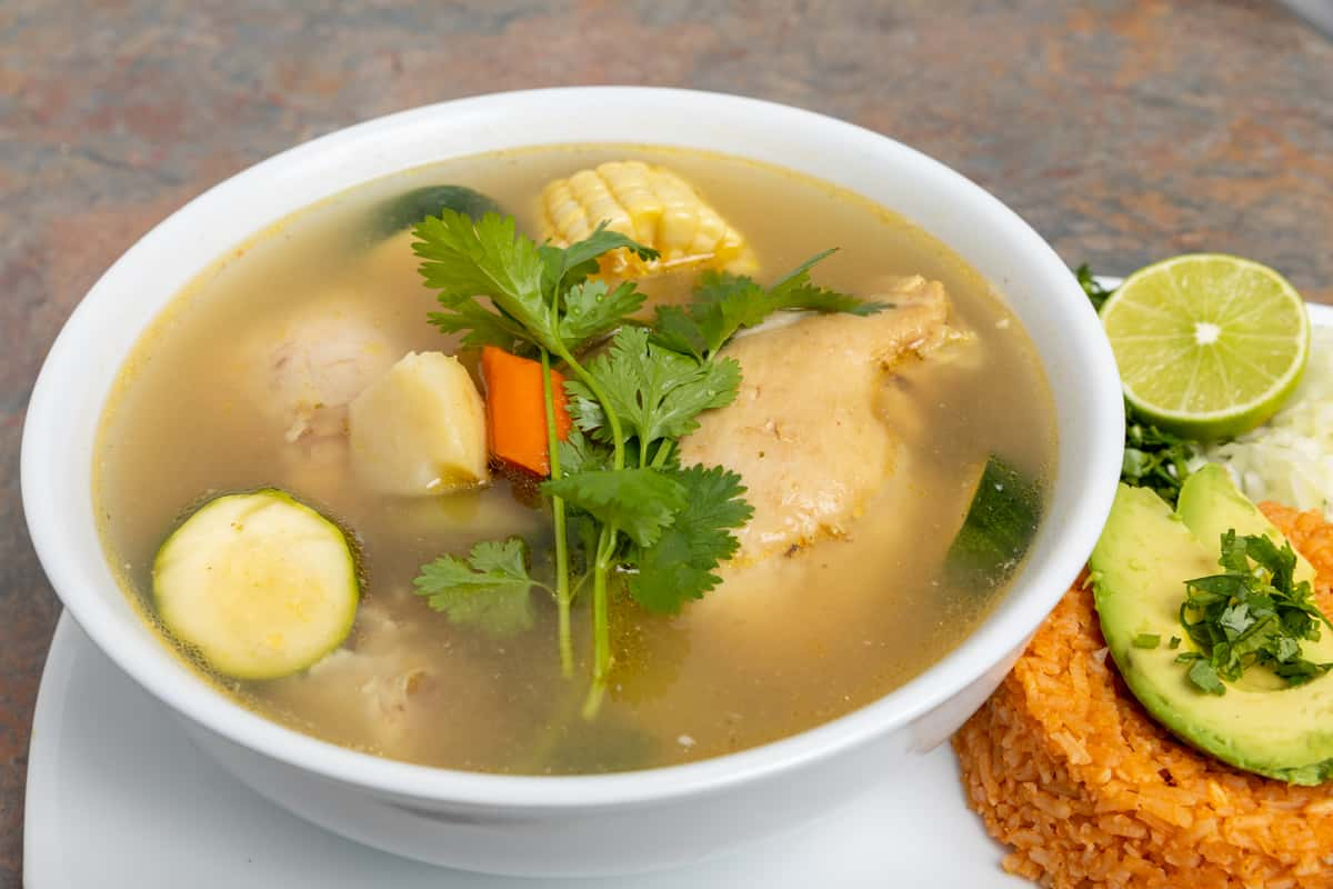 CALDO DE POLLO