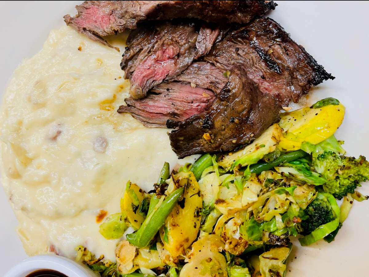 Skirt steak with potatoes and a side salad