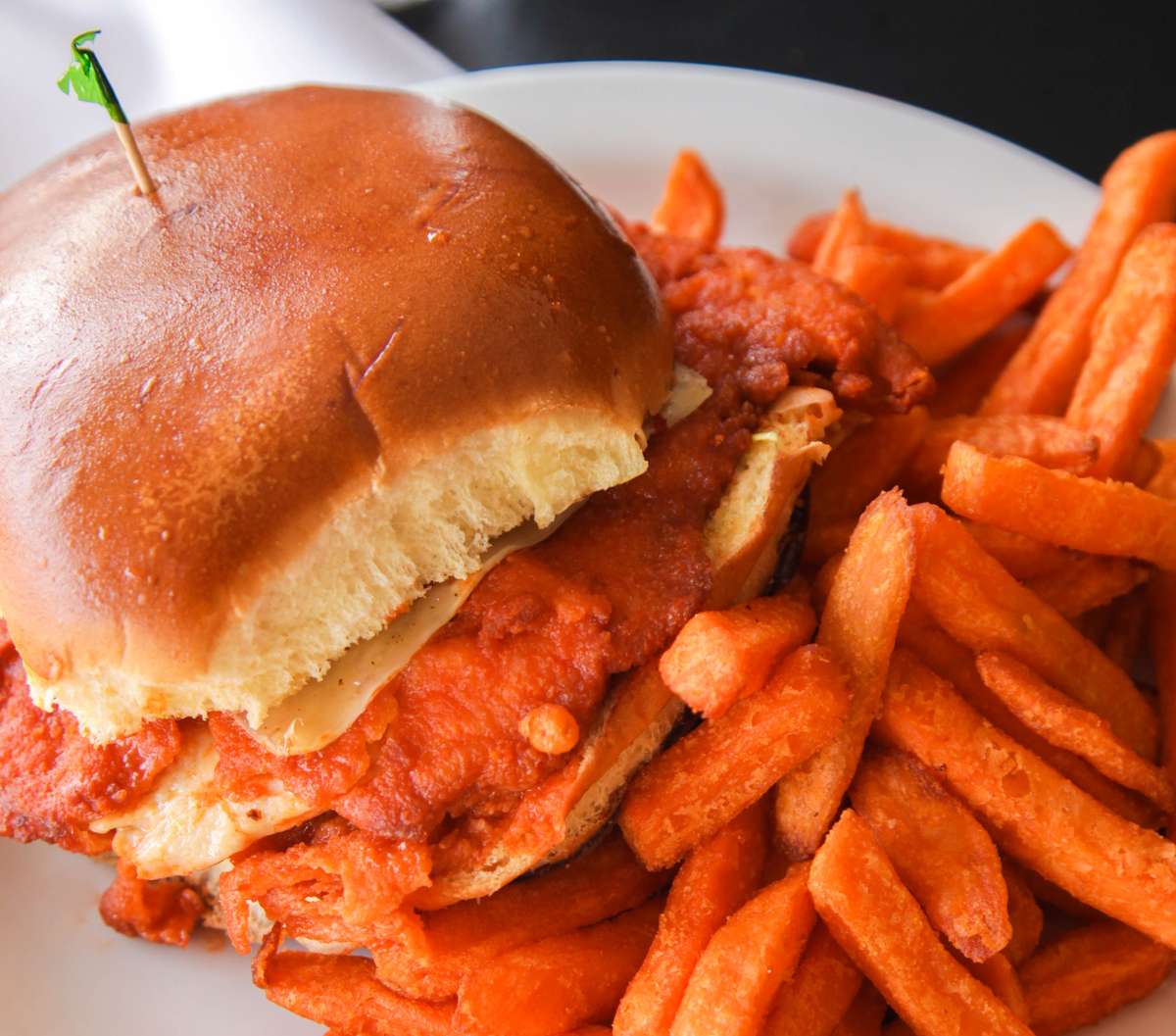 Crispy Buffalo Chicken Sandwich Menu Keno S Restaurant American Restaurant In Anaheim Ca