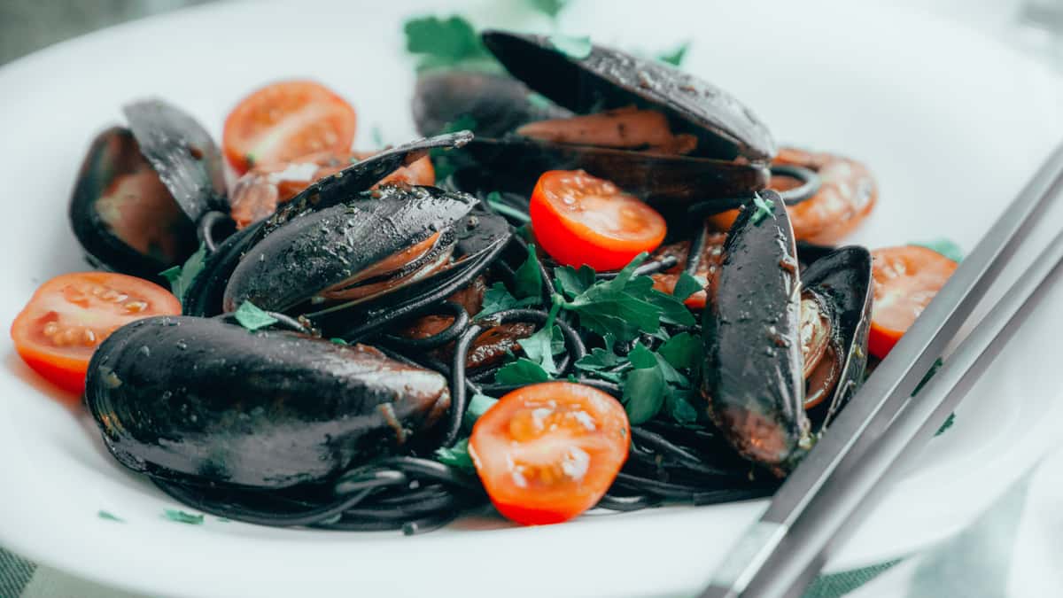 mussels in broth