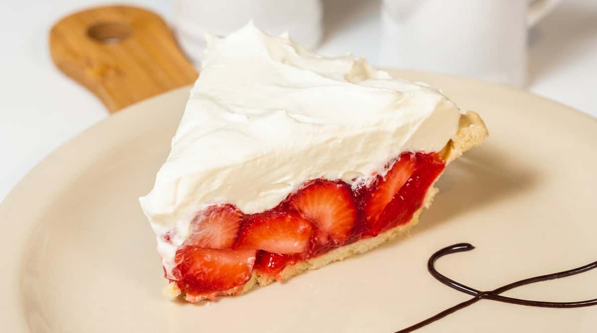 strawberry-pie-slice_