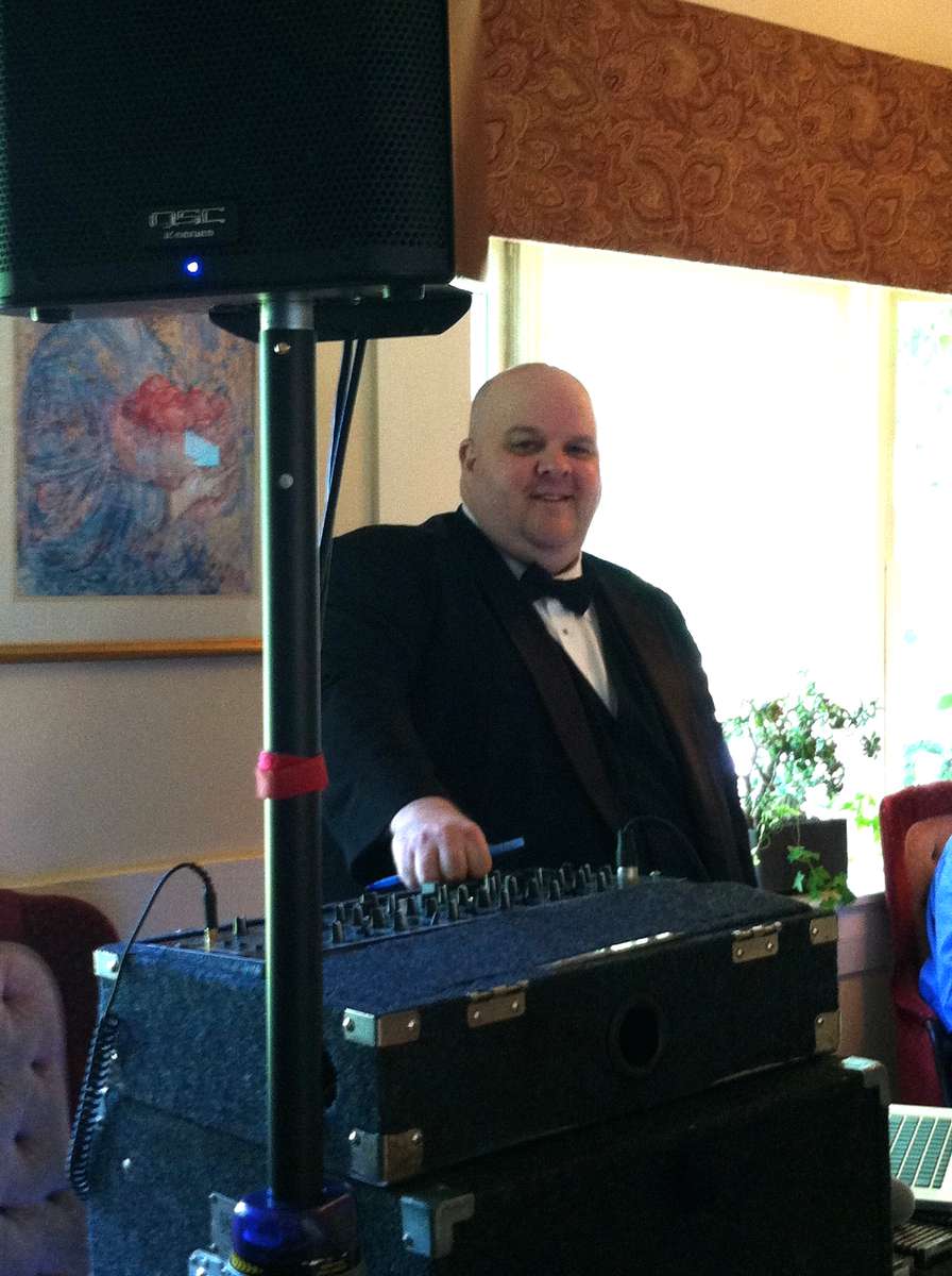 DJ