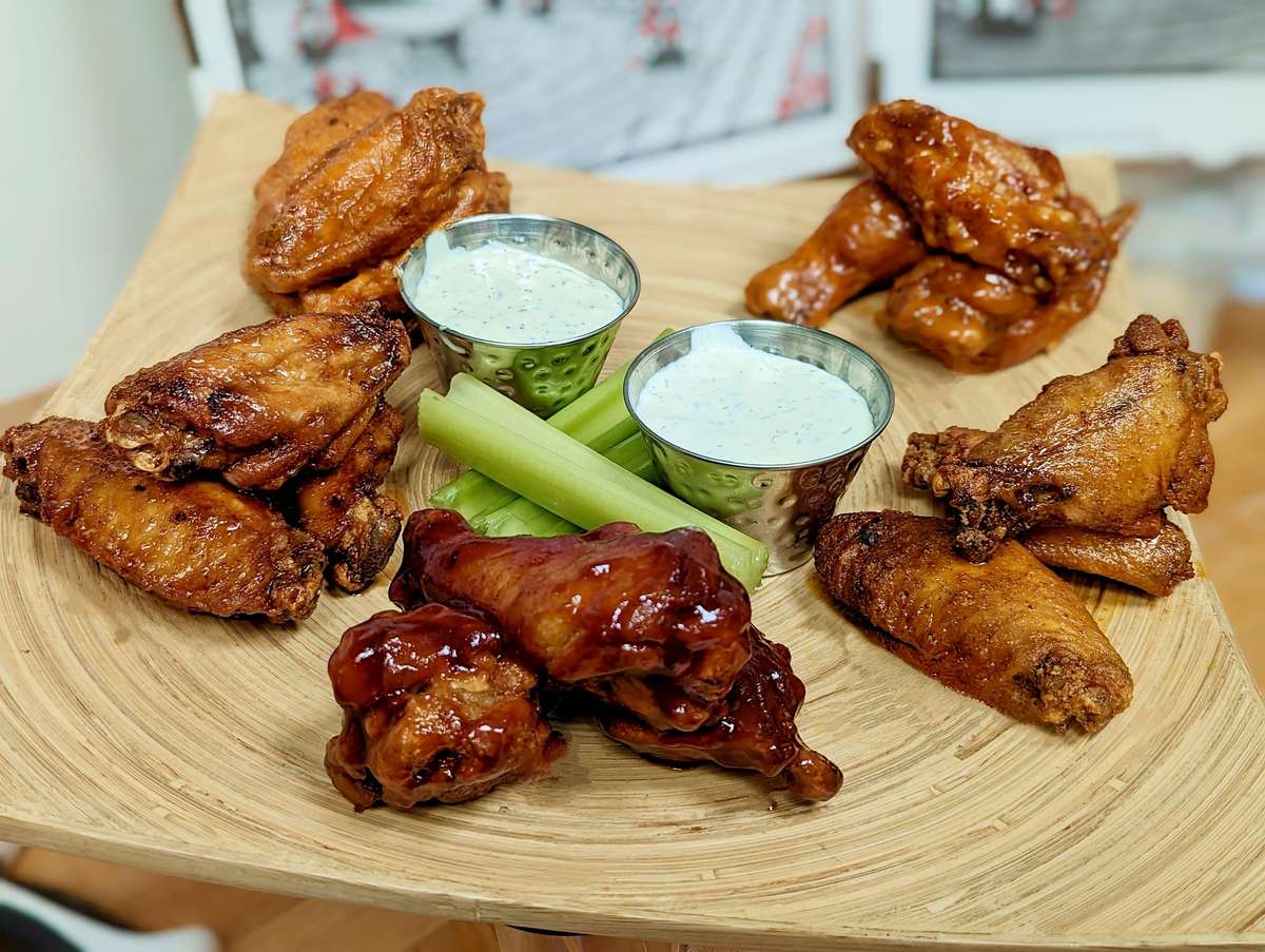 Choose from house made Buffalo, BBQ, or butter Old Bay.