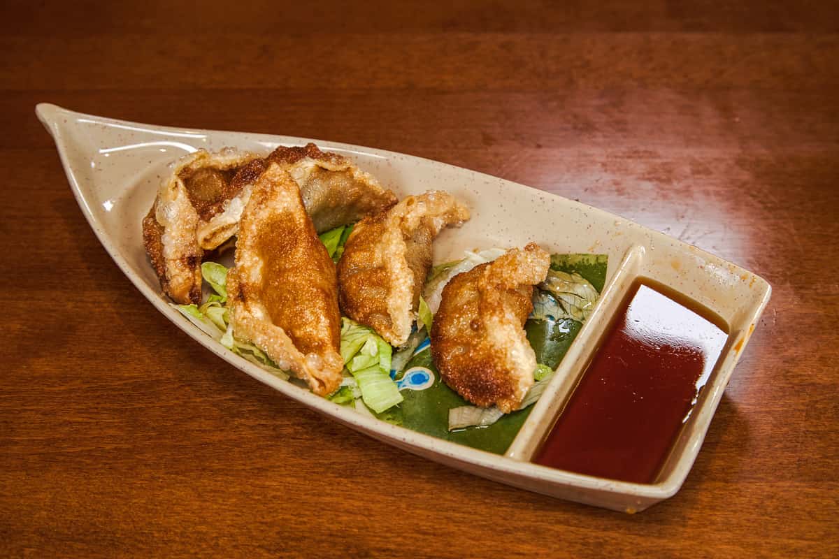 5 pieces seasoned chicken potsticker