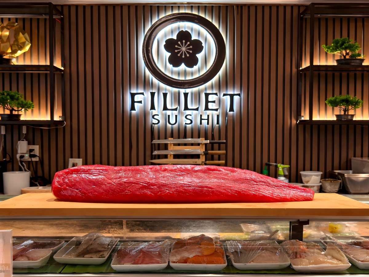 bar-logo-bluefin-tuna-toro-fillet-sushi