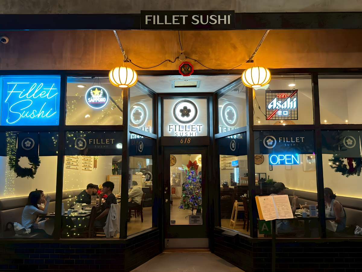 front-restaurant-fillet-sushi