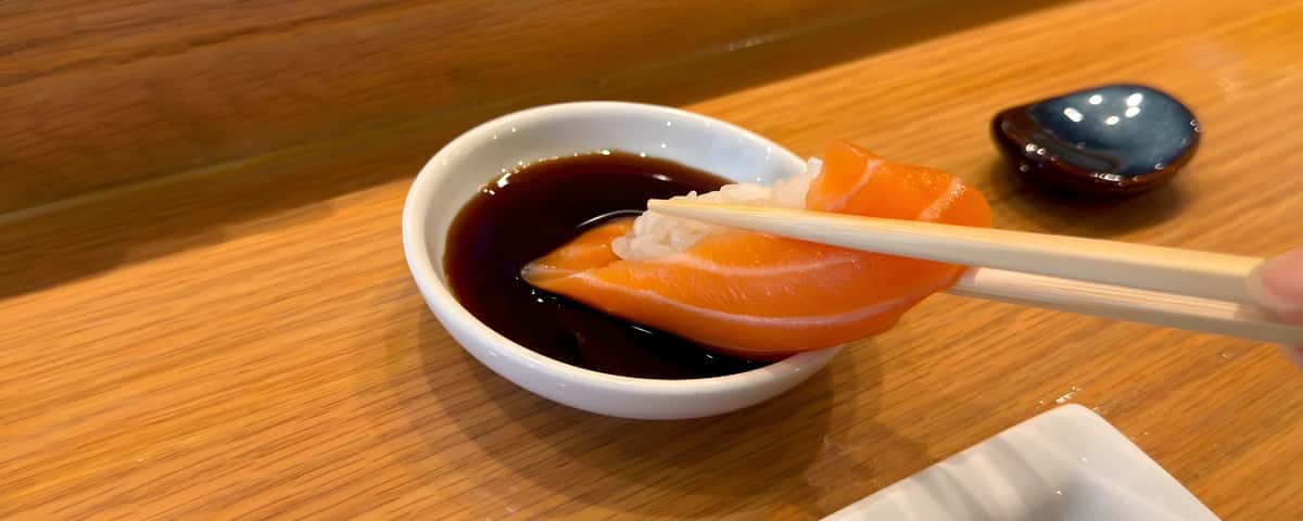 salmon-sushi-dipping-soy-sauce-fillet