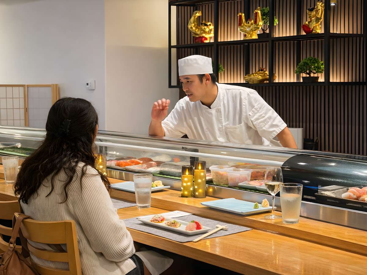 chef-thee-omakase-explain-fillet-sushi