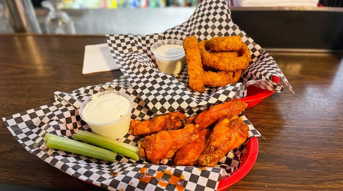 buffalo-wings-onion-rings_enhanced.png
