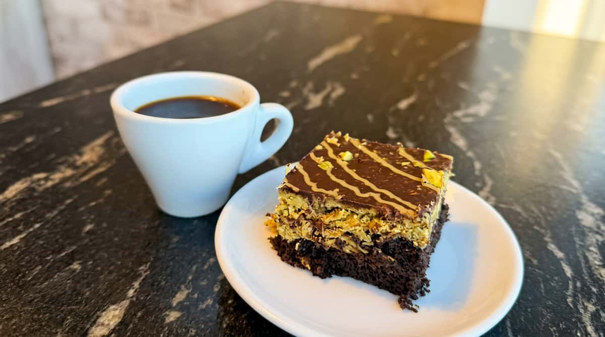 pistachio chocolate cake