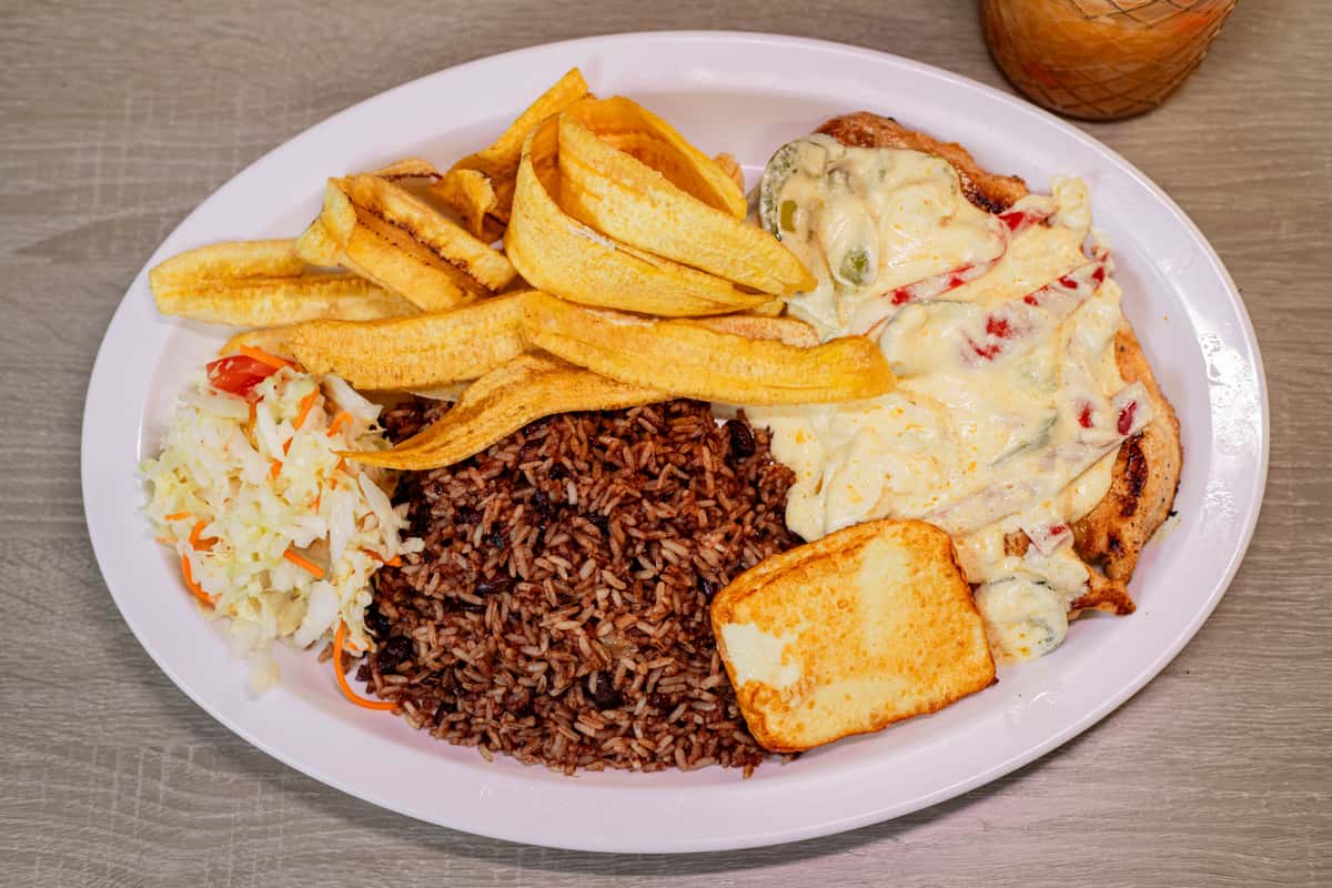 Grilled chicken breast topped with creamy jalapeno sauce, grilled onion and bell pepper. served with Gallo pinto, Handmade Plantain chips or sweet soft plantain, fried cheese and cabbage salad