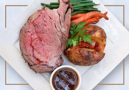 Prime Rib plate with its sauce and sides