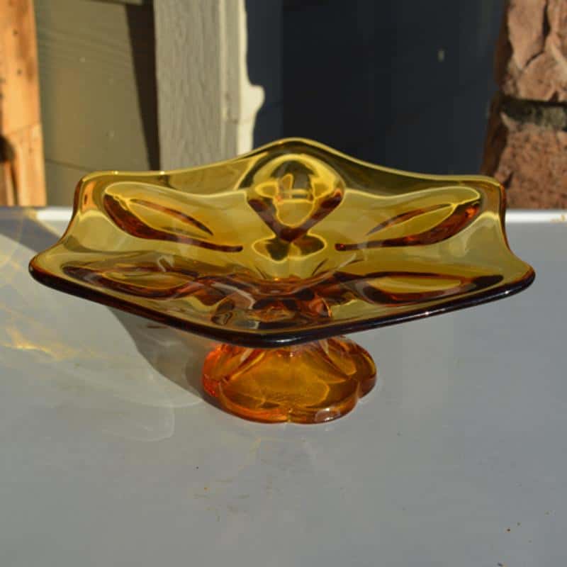 SMALL VINTAGE AMBER GLASS CAKE STAND