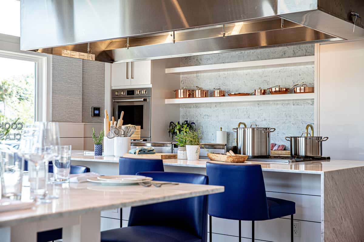 Kitchen area with countertops, barstools and cooktops