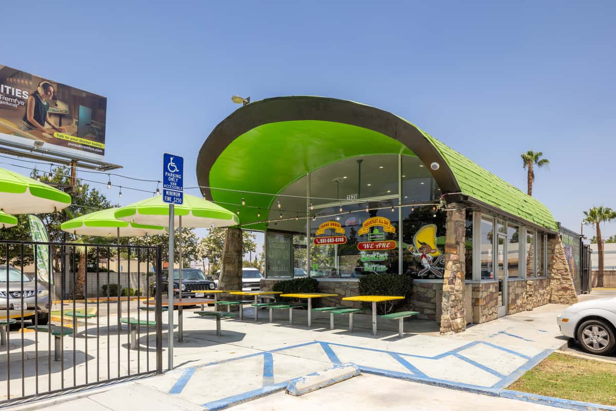 Exterior entrance of Tacos Che