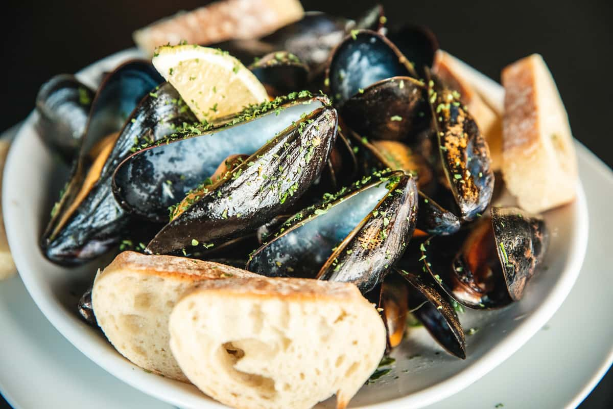 mussels-menu-coppersmith-tavern-table-american-restaurant-in