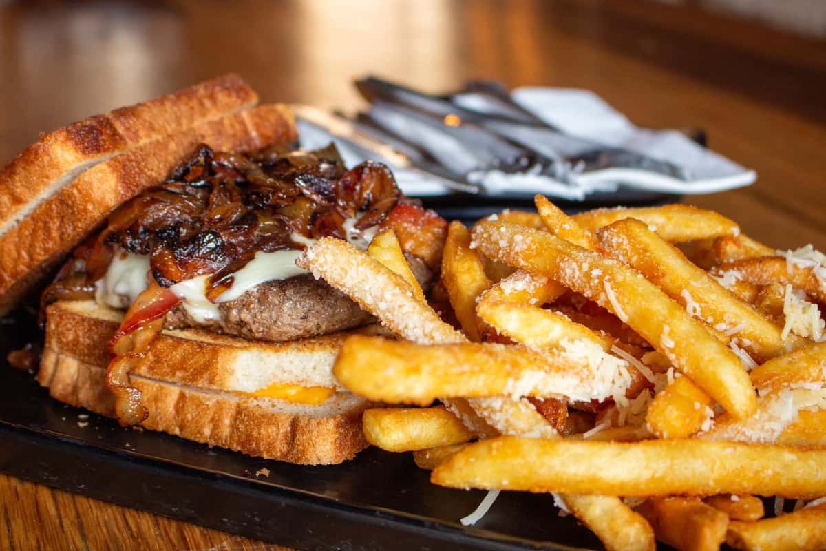 sandwich & fries