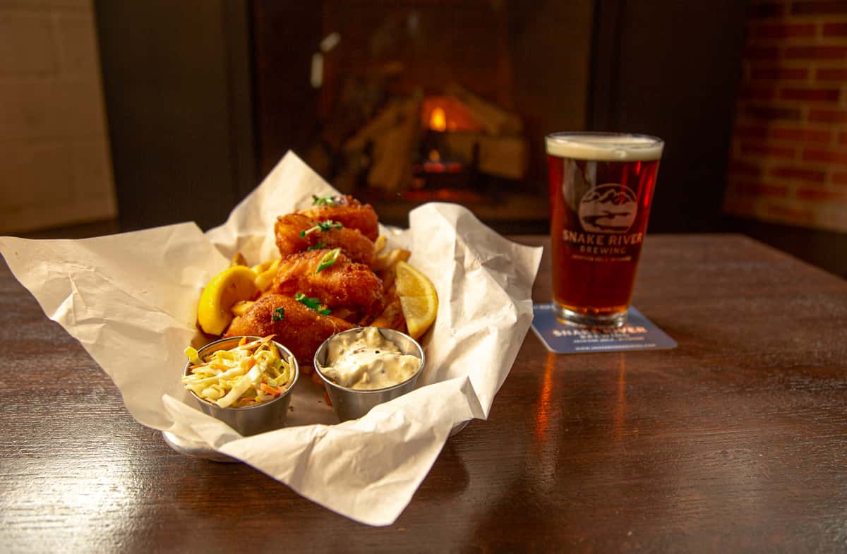 fish and fries with beer