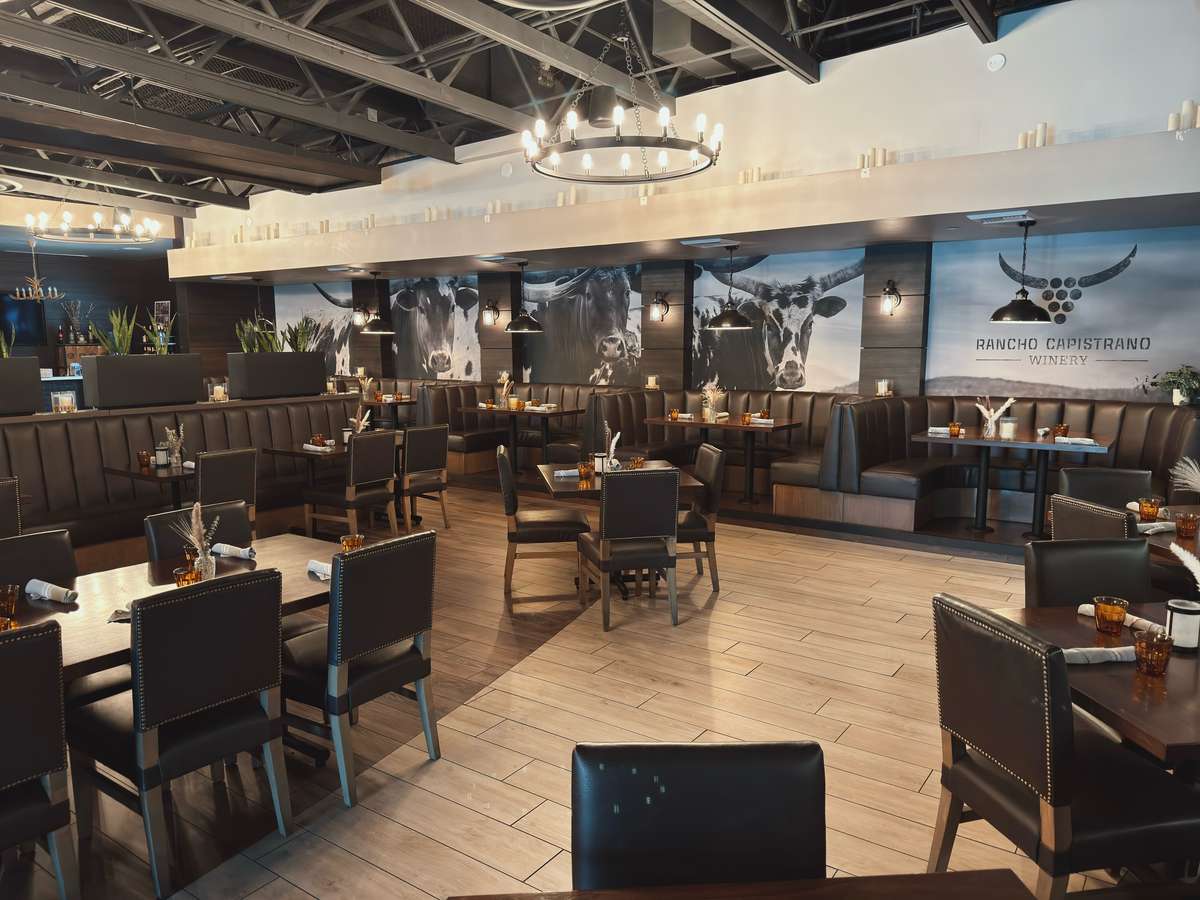 Dining room at Ladera Ranch Location