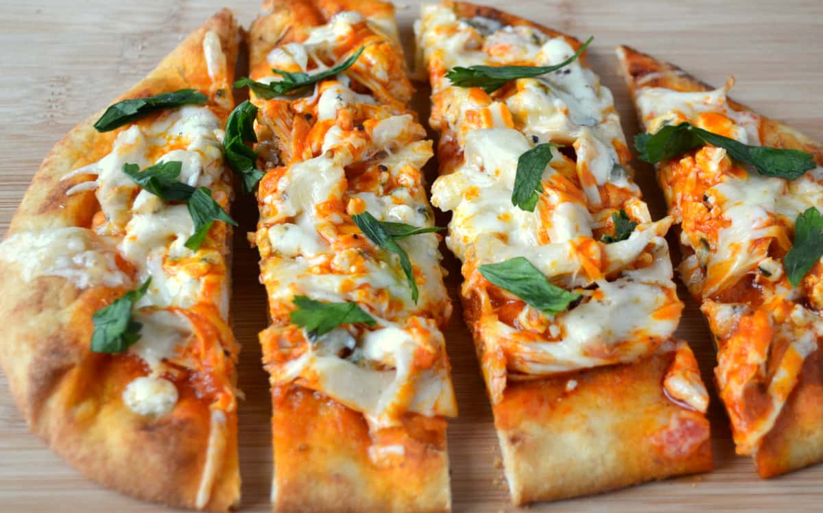 Buffalo chicken flat bread