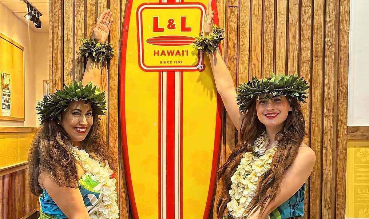 Hawaiian Hula Dancers
