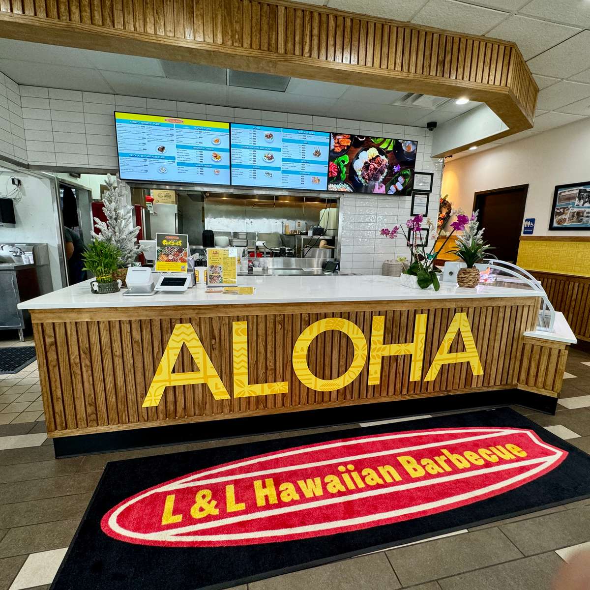 L&L Hawaiian Barbecue Interior