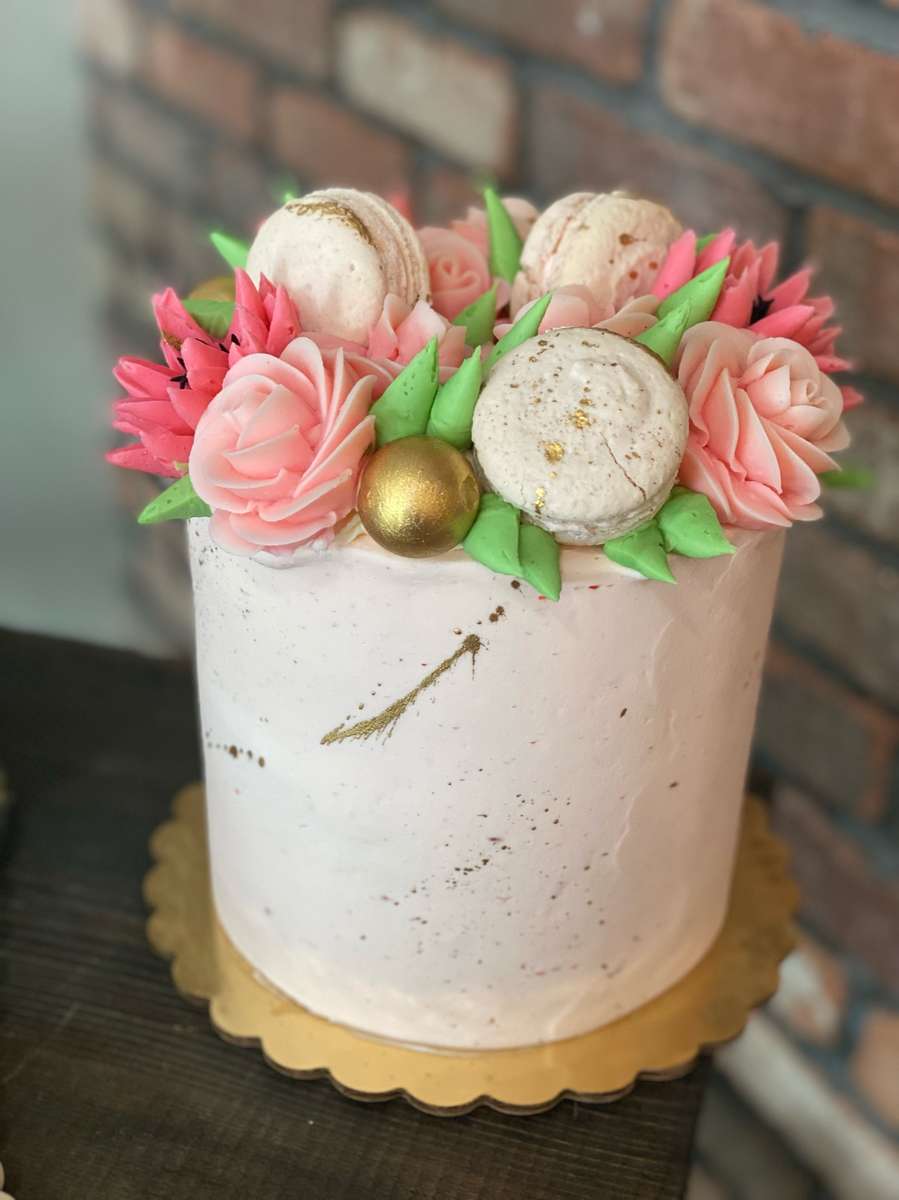 floral macaron cake