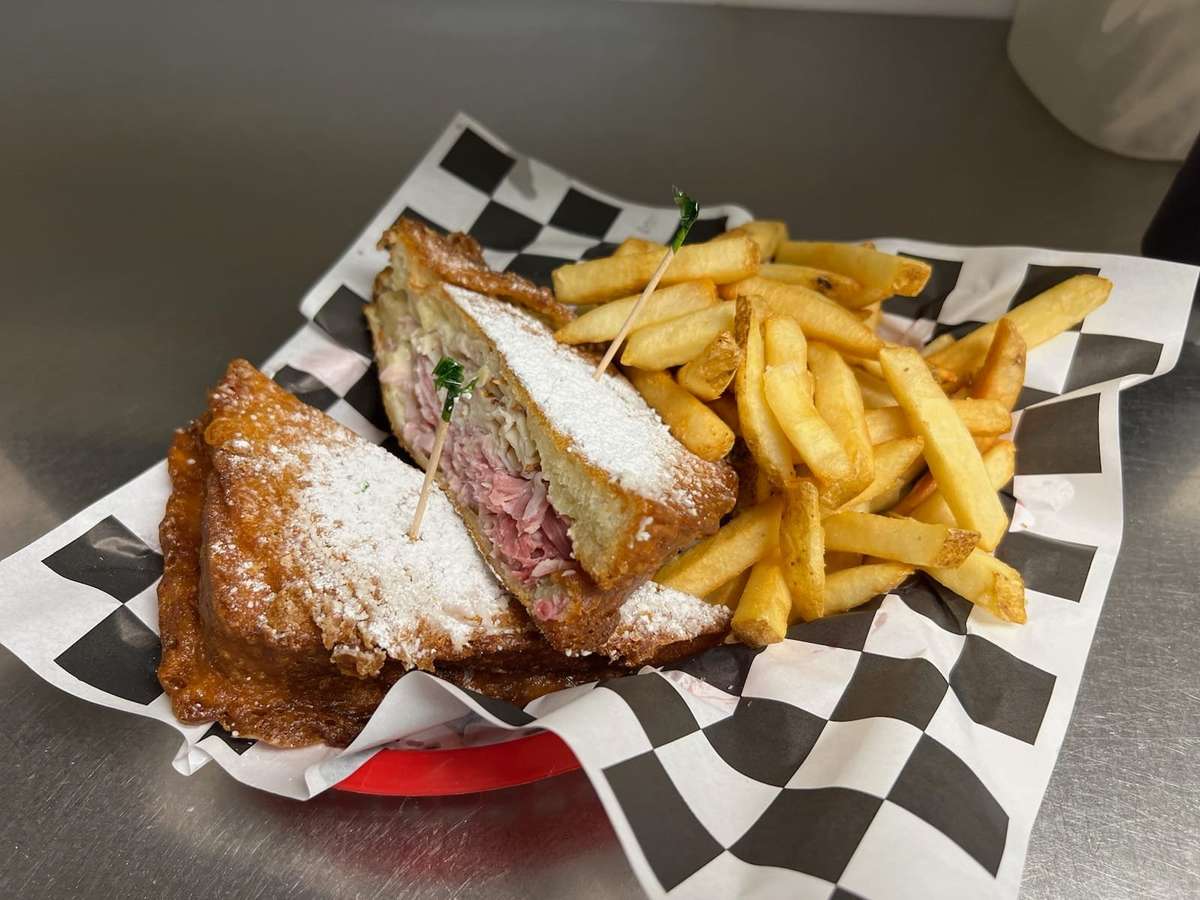 sandwich & fries