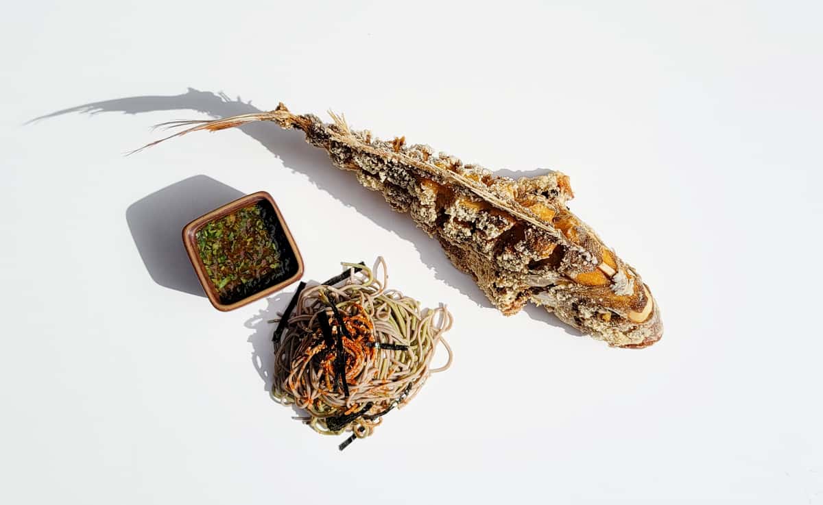 Fried snapper soba noddles dipping sauce