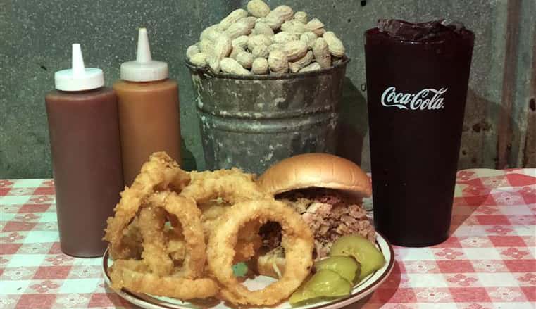 Pulled pork and onion rings 
