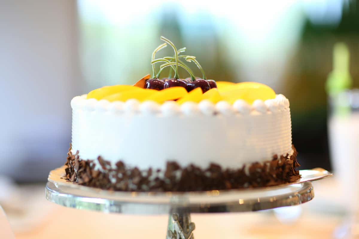 white cake with fruit toppings