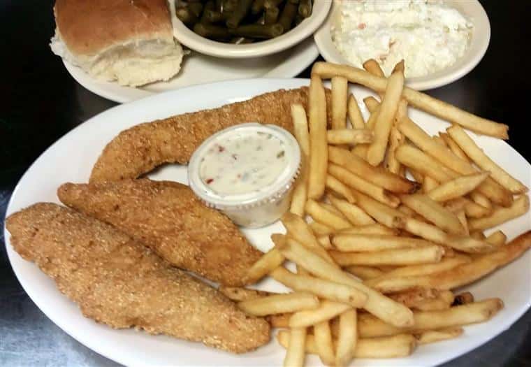 fish fillets with tartar sauce and fries
