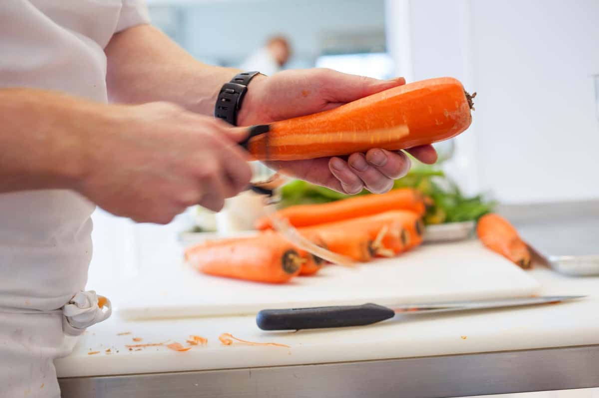 Jack's Shop Kitchen | Cutting Carrots