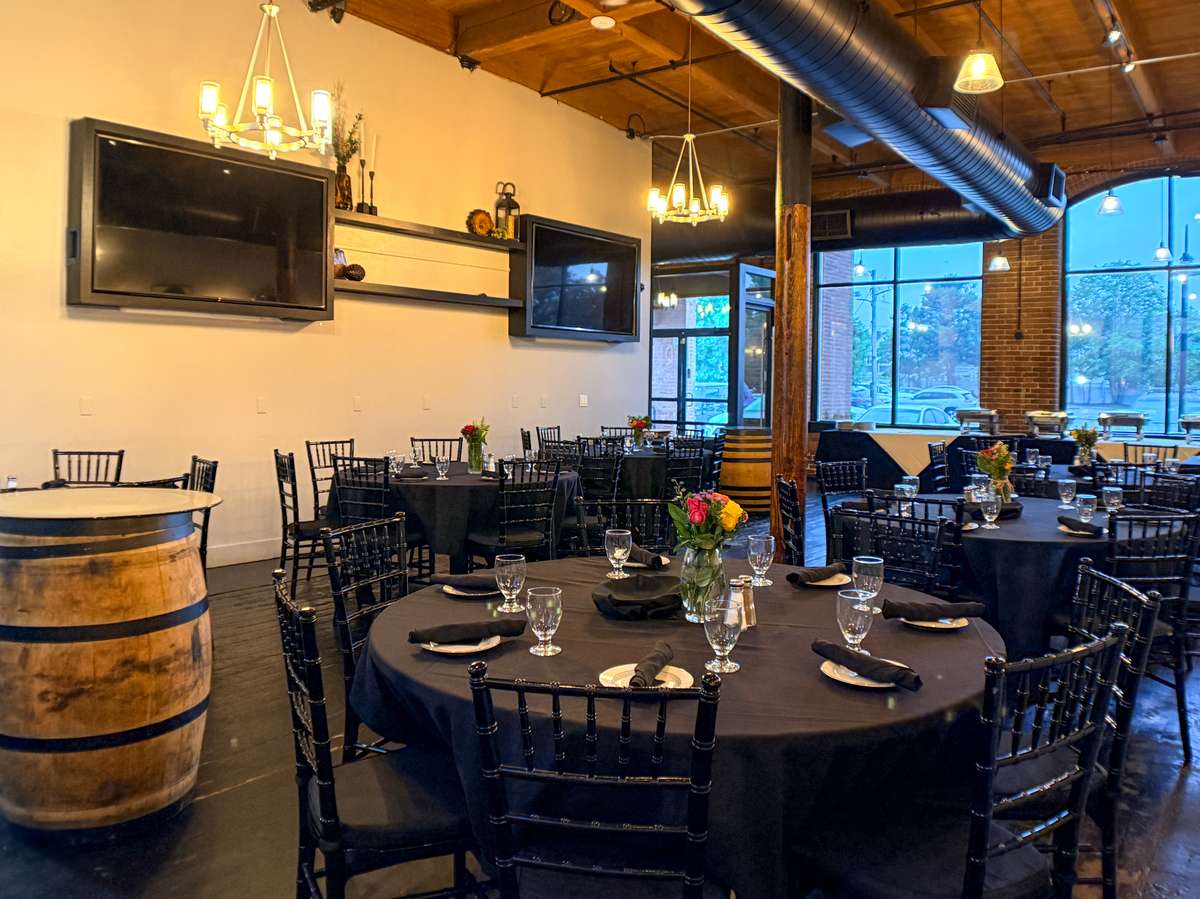 round tables, 2 televisions, expansive high ceilings